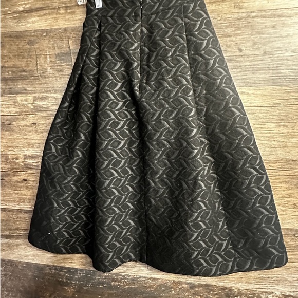 Elegant Black Patterned Skirt - Picture 4 of 6